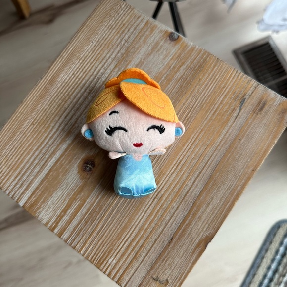 Disney tea cup plushies Cinderella - Picture 1 of 3